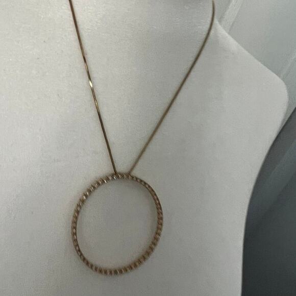 Rhinestone studded circle pendant on gold tone chain - Nadri? - Picture 5 of 8